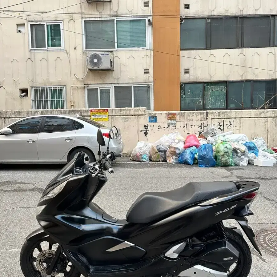 18년식 pcx125 오토바이 판매합니다