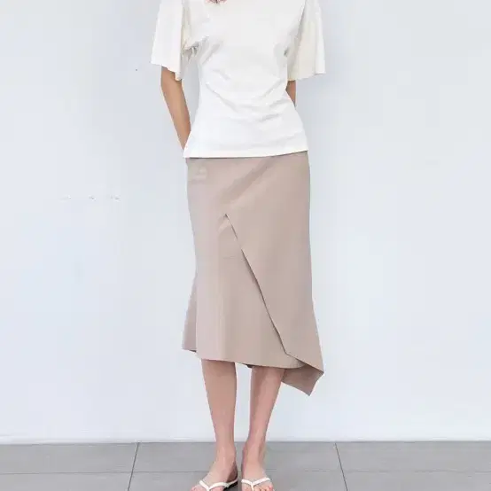 아상 스커트 Delia Cutting Skirt Beige