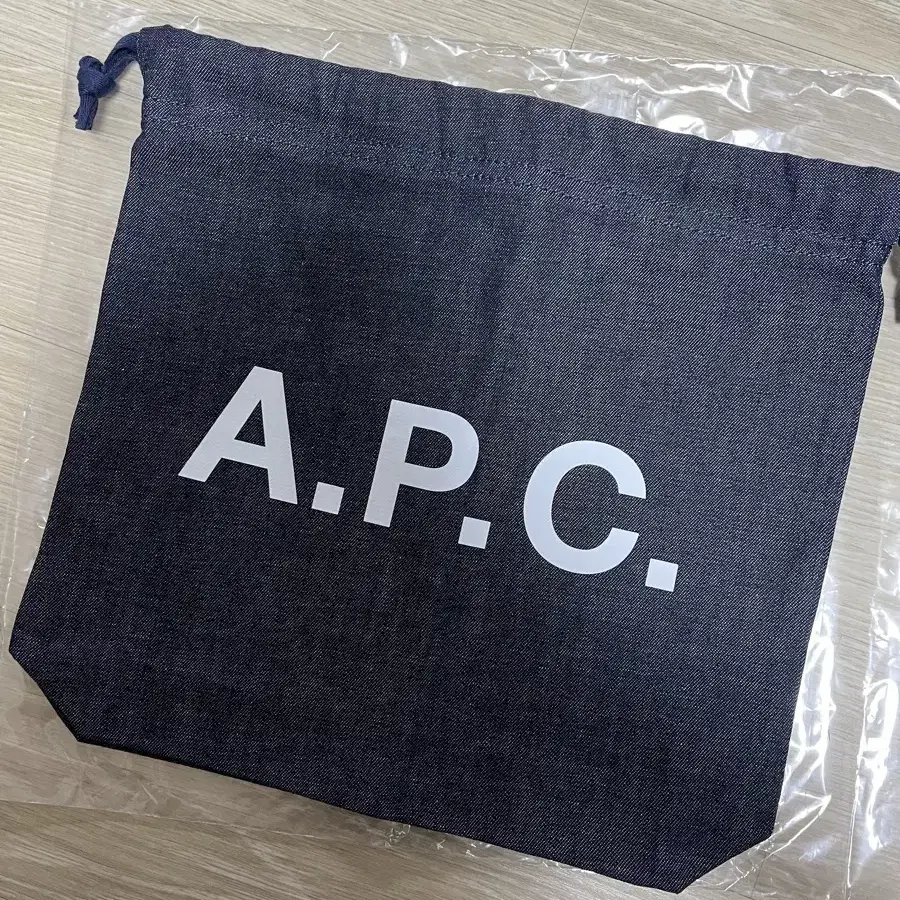 새제품) 아페쎄 데님 파우치 apc