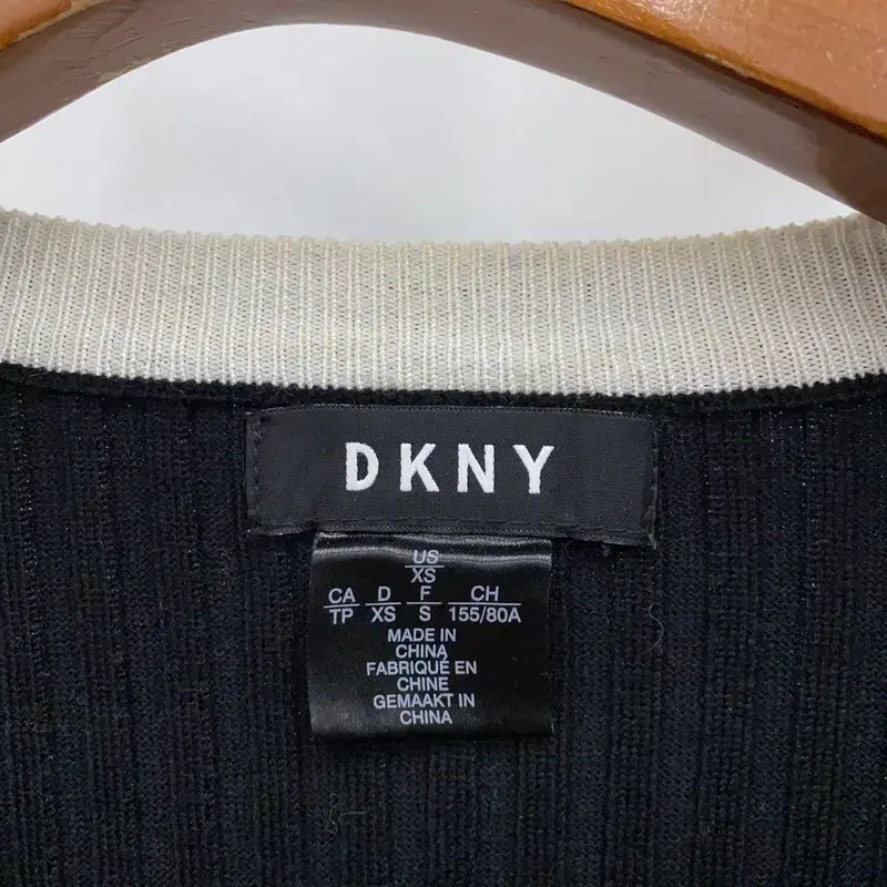 도나카란뉴욕 DKNY 브이넥 러블리 공주 울 니트 85 A07230