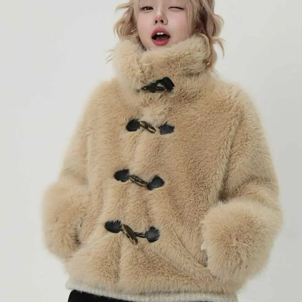 남다메이드 허그퍼자켓 베이지 판매합니다 Hug fur jacket