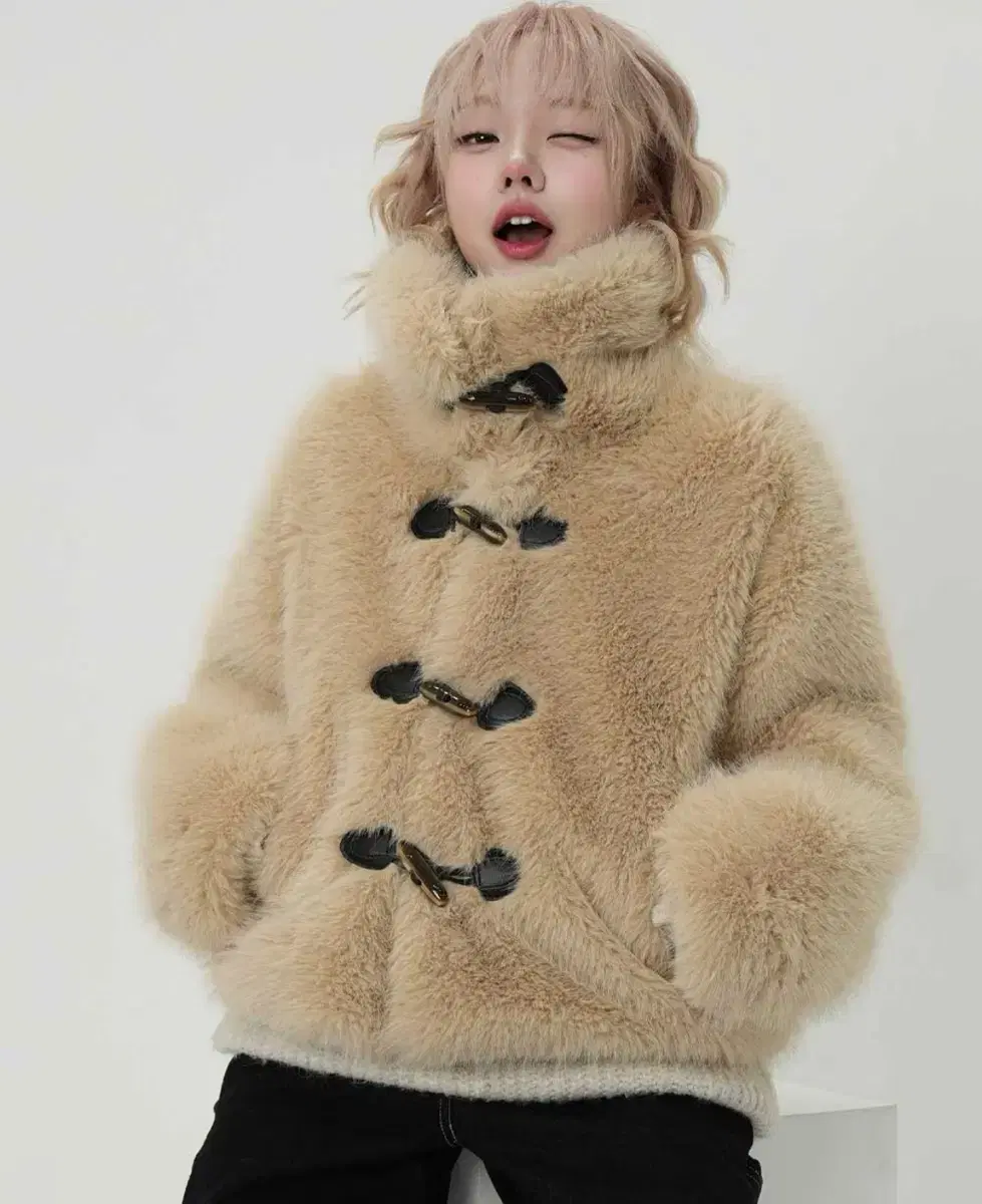 남다메이드 허그퍼자켓 베이지 판매합니다 Hug fur jacket