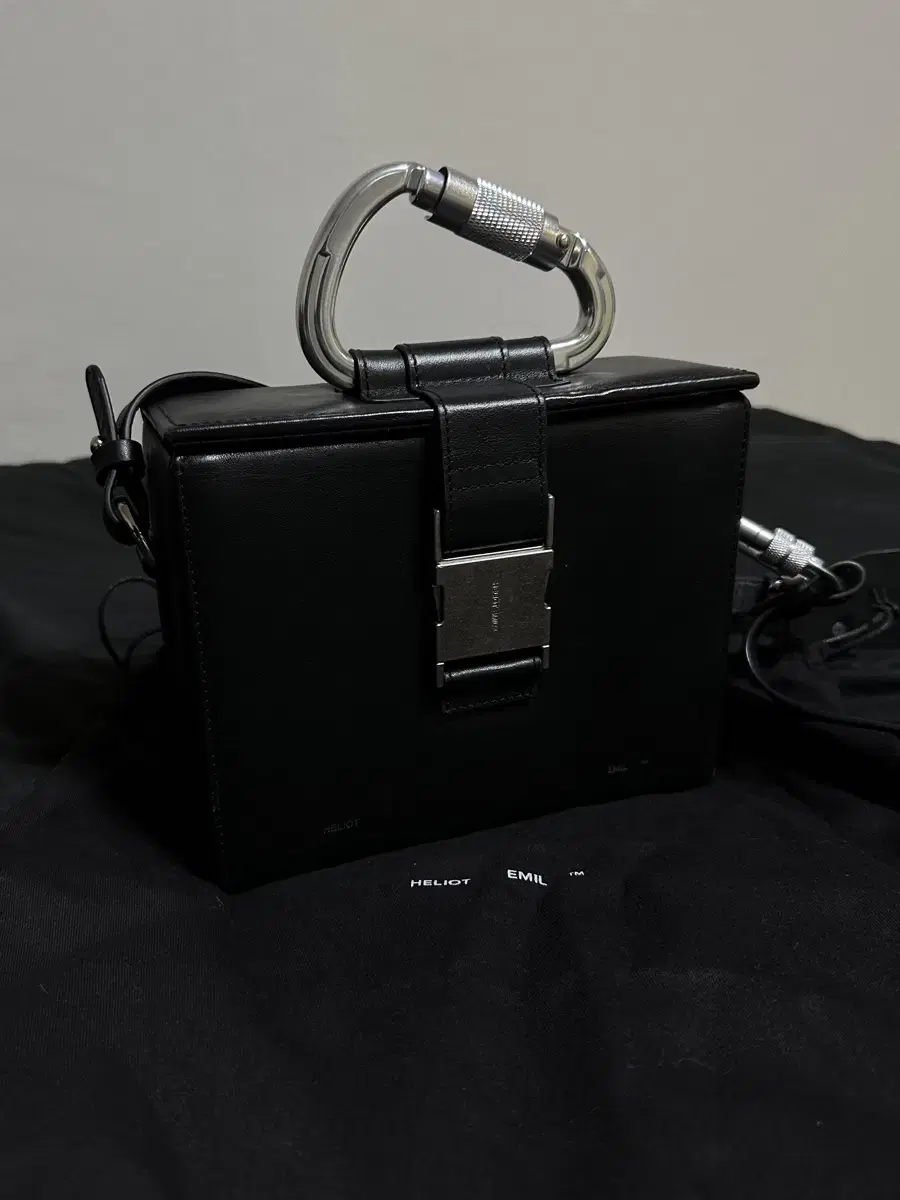 HELIOT EMIL carabiner box bag