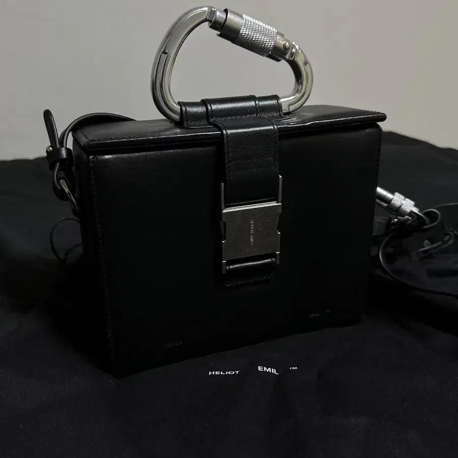 HELIOT EMIL carabiner box bag