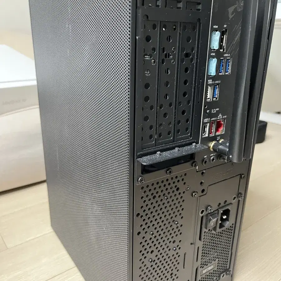 본체 5950x Z63 B550I 64GB 2TB 750W SFF