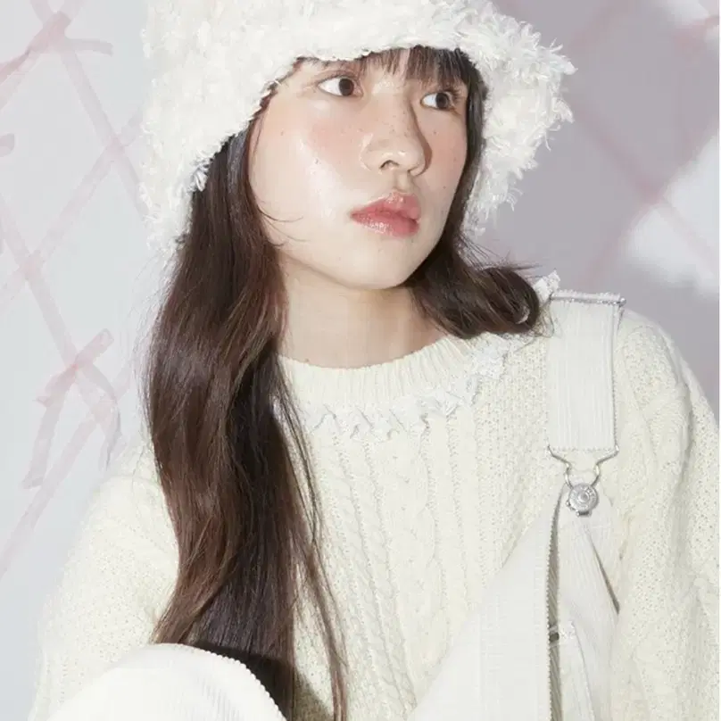 마가린 핑거스 Furry Bucket Hat (cream)