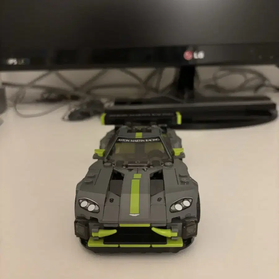 레고 스피드 챔피언 Aston Martin Valkyrie AMR Pro