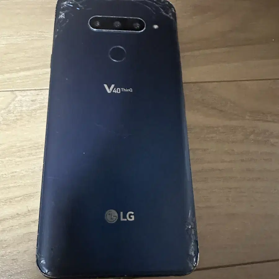 lg v40. 128