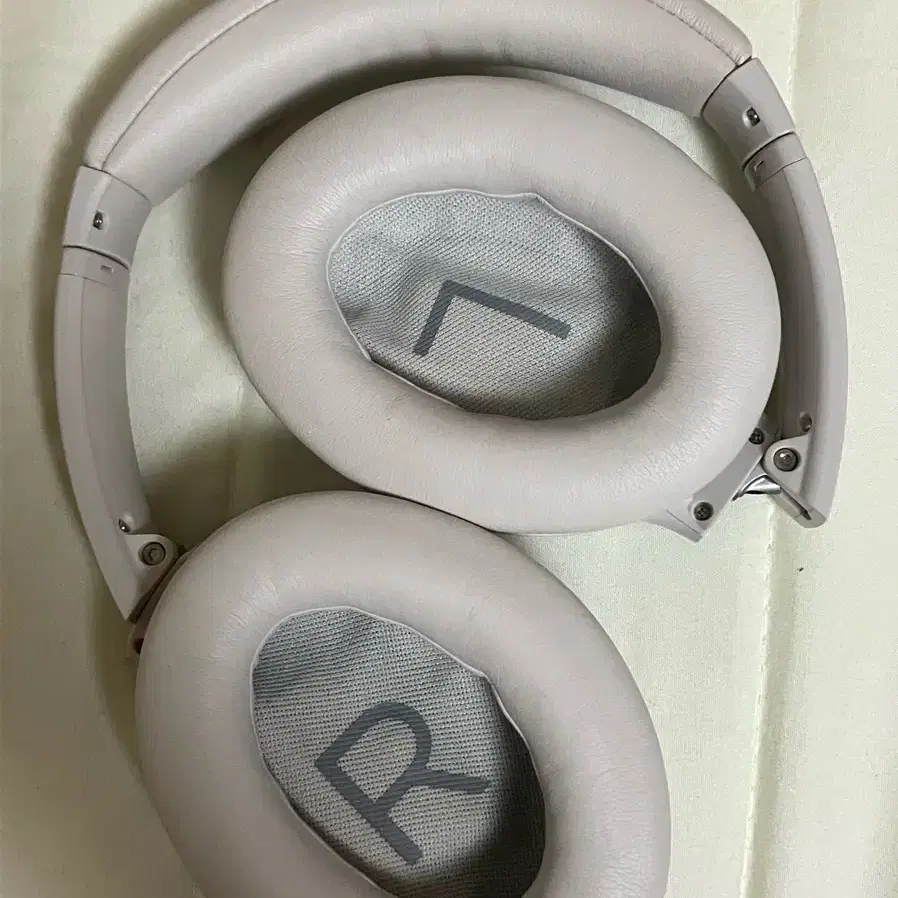 Bose 보스  qc45 헤드셋 헤드폰 화이트스모크