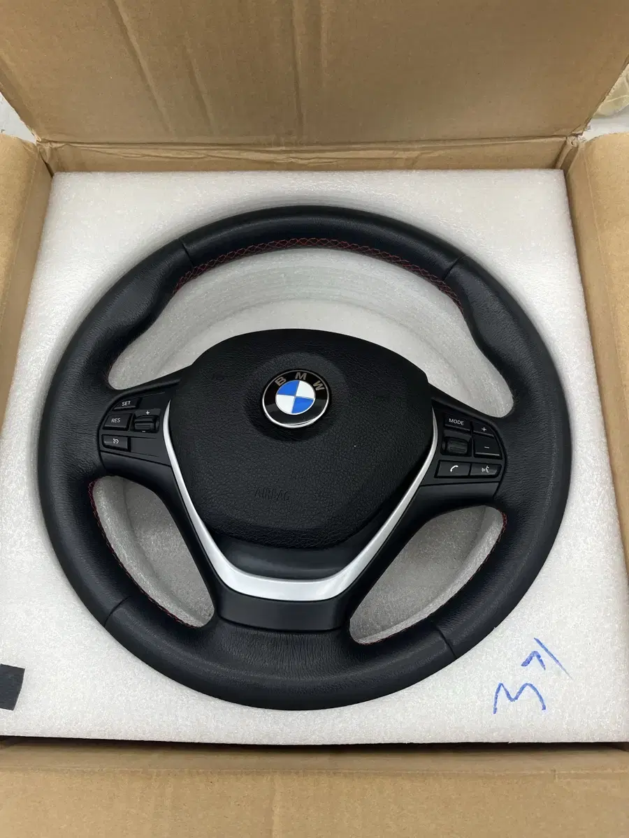 bmw f20 118d 17년식 스포츠 핸들 정품 팔아요