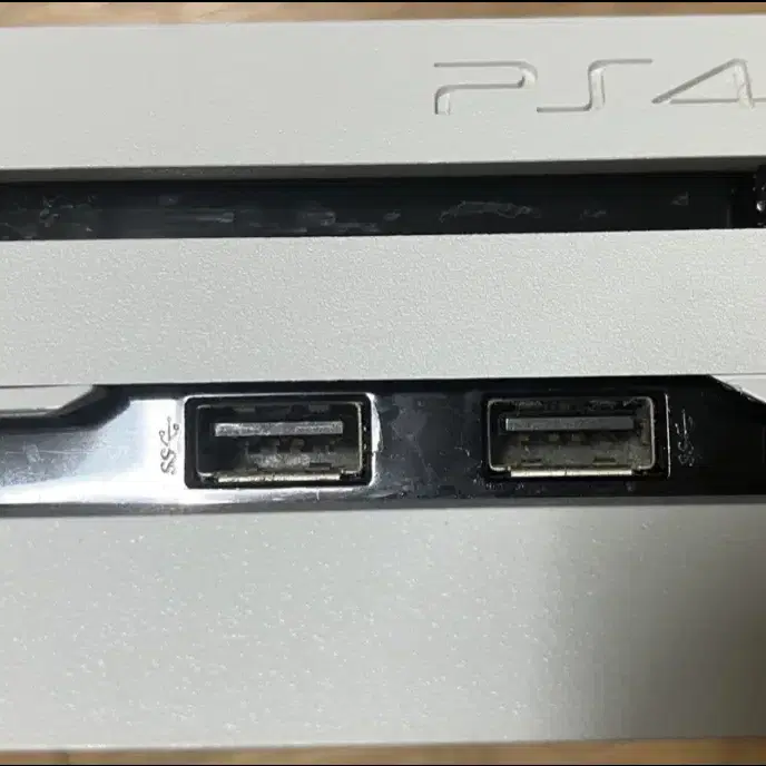 가격 협상 가능) PS4 Pro (CUH-7218B) 화이트 에디션 판매