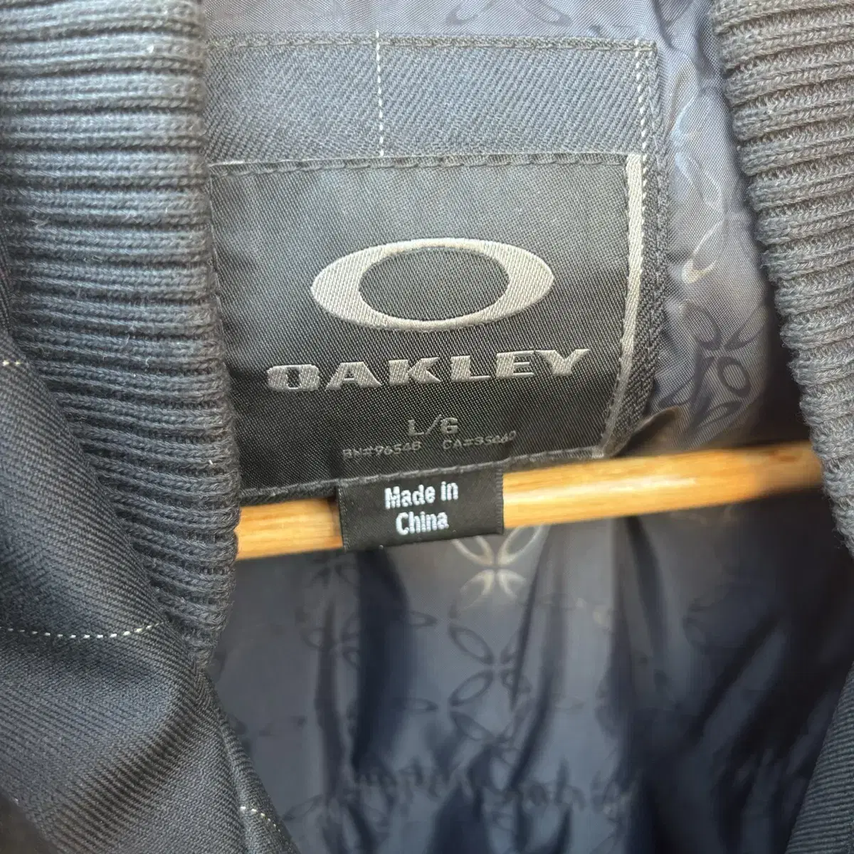 Oakley 오클리 블랙 스트라이프 패딩자켓