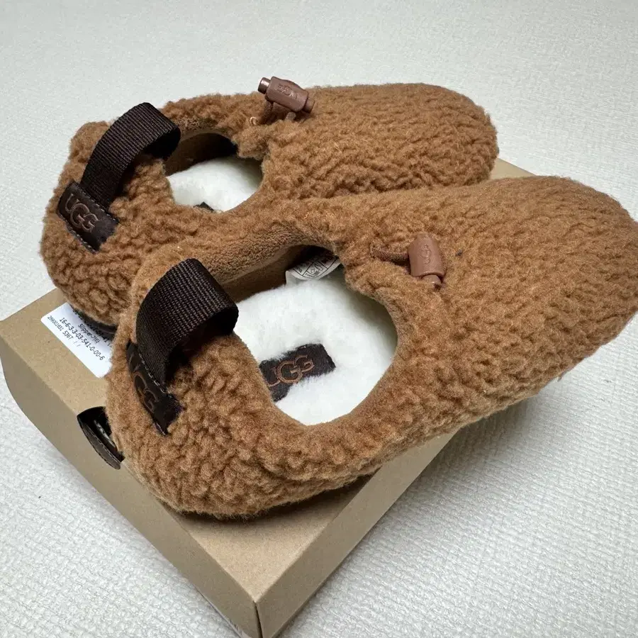 [새제품] 미국어그 / UGG W PLUSHY SLIPPER