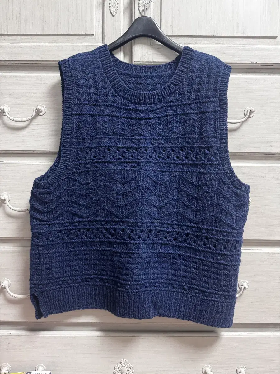 (Handknit) Beauteous Island Navy STENCE Vest