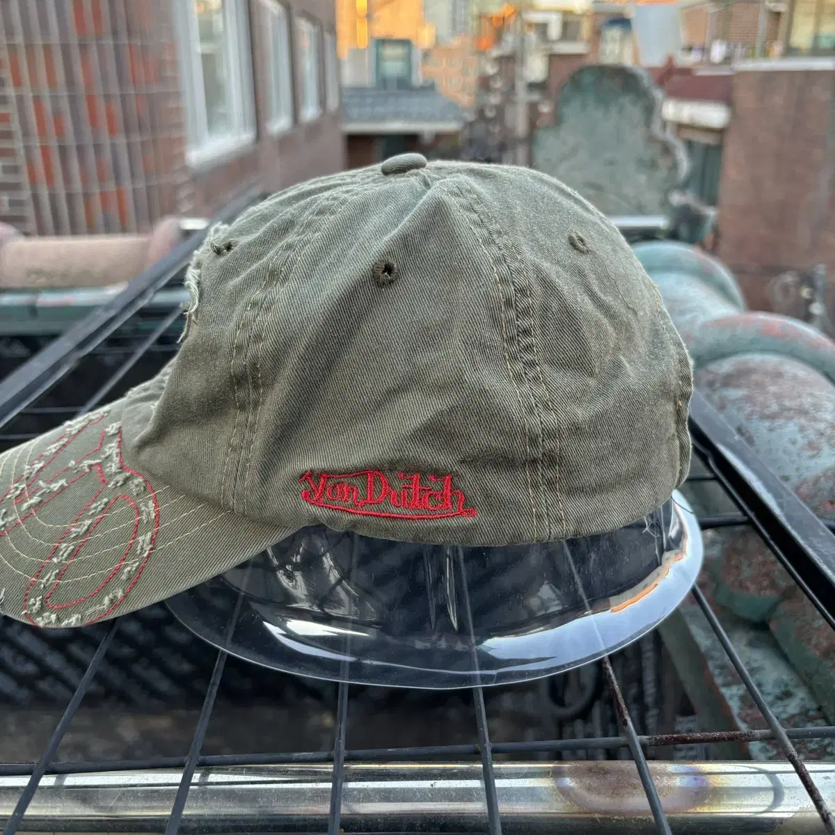 Von Dutch 본더치 데미지 디테일 카키 볼캡