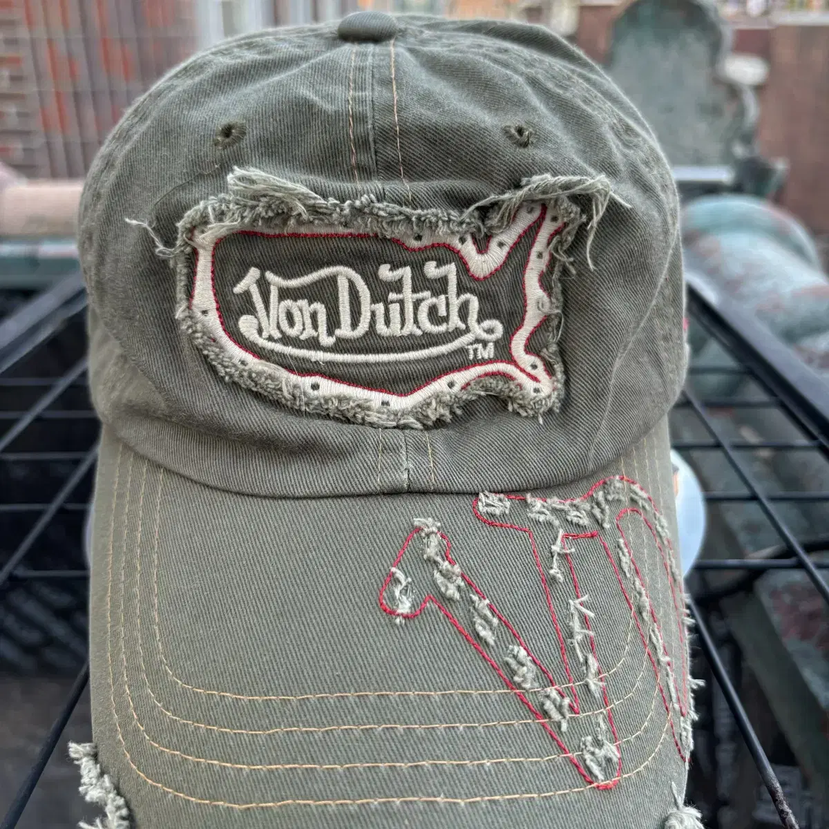 Von Dutch 본더치 데미지 디테일 카키 볼캡