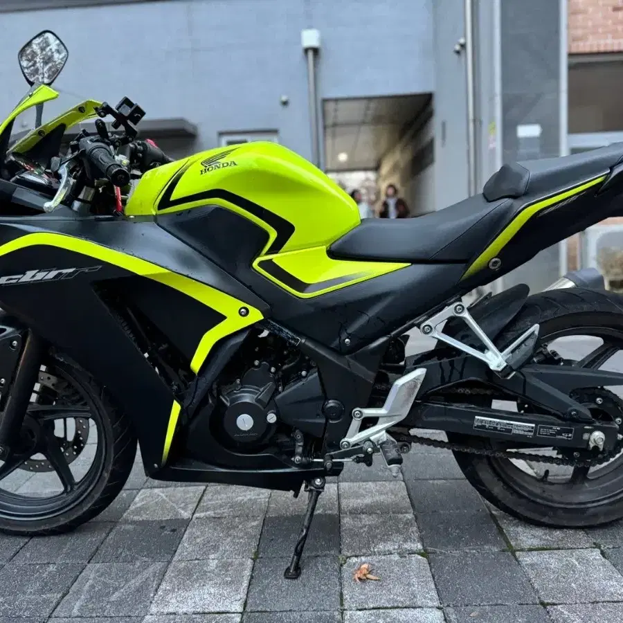 혼다 cbr300r 2017년형 짧은키로수 판매합니다