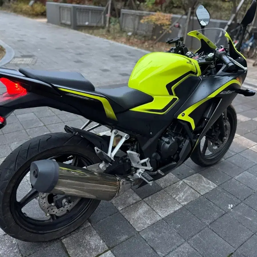 혼다 cbr300r 2017년형 짧은키로수 판매합니다