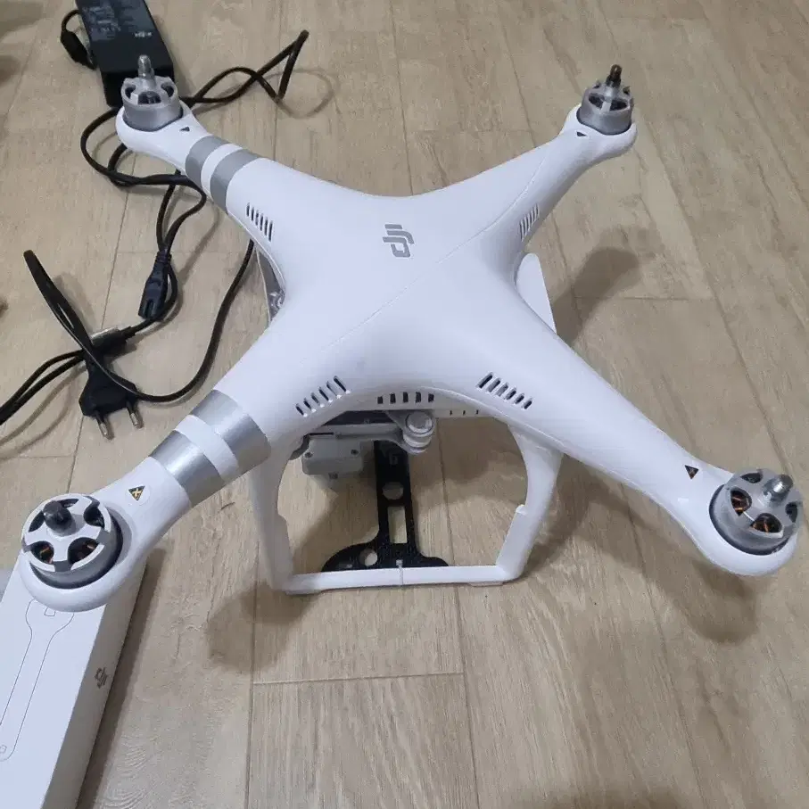 DJI 팬텀 3 어드벤스 드론