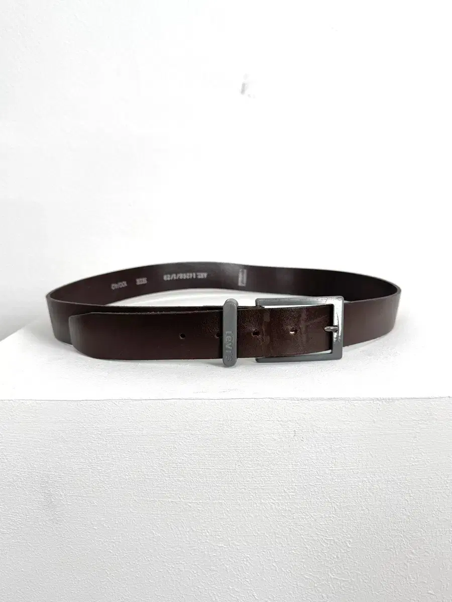 Levis Classic Leather Belt