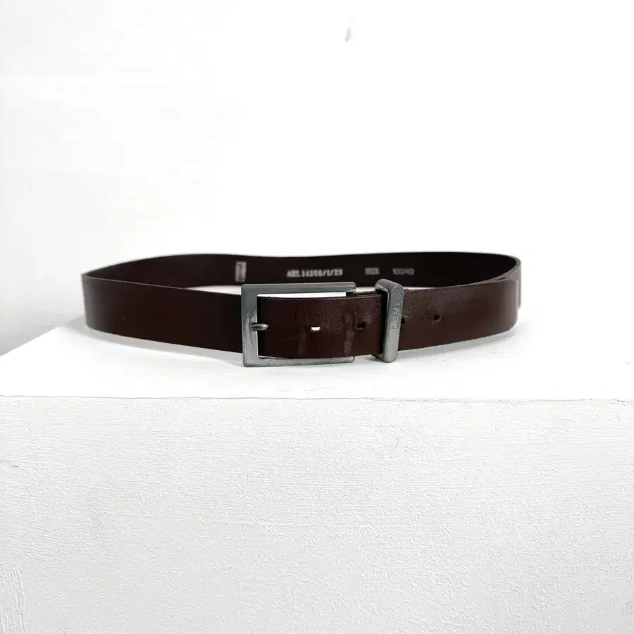 Levis Classic Leather Belt