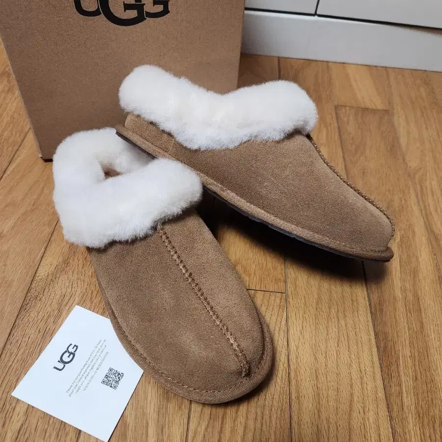 새상품! 어그 UGG 모래네 슬립온 슬리퍼 250mm 풀박스구성