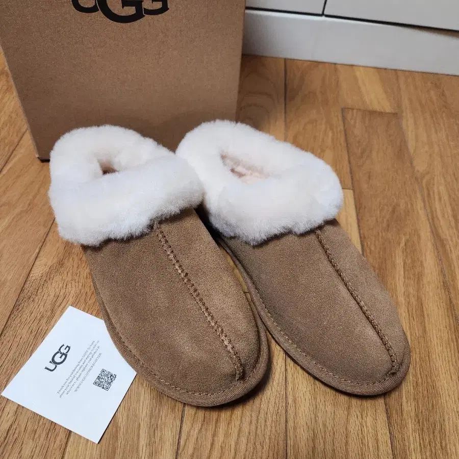 새상품! 어그 UGG 모래네 슬립온 슬리퍼 250mm 풀박스구성