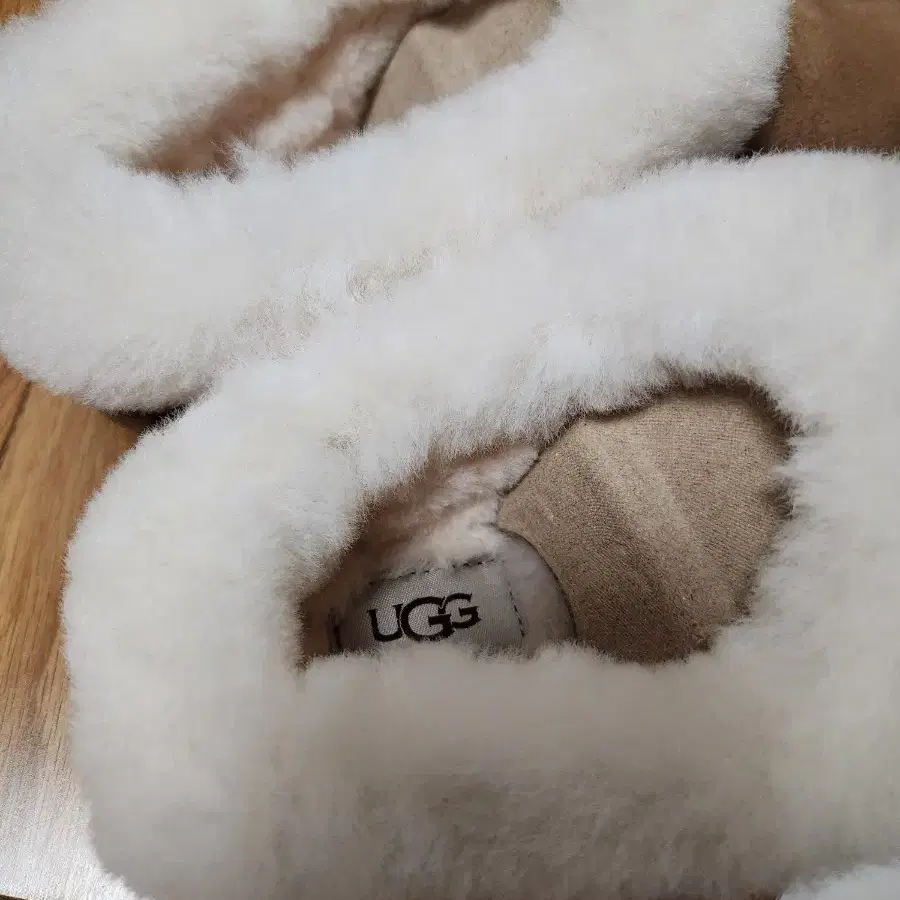 새상품! 어그 UGG 모래네 슬립온 슬리퍼 250mm 풀박스구성