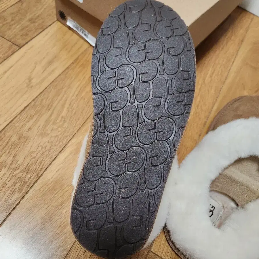 새상품! 어그 UGG 모래네 슬립온 슬리퍼 250mm 풀박스구성