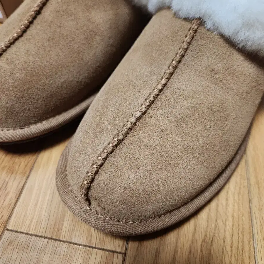 새상품! 어그 UGG 모래네 슬립온 슬리퍼 250mm 풀박스구성