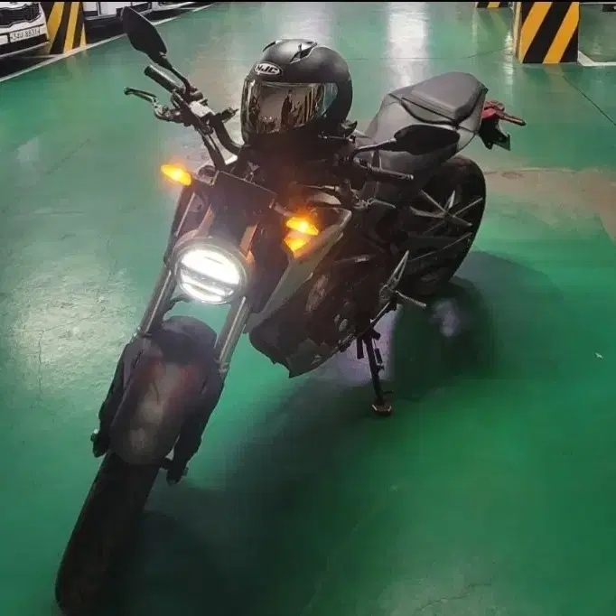 20년식 CB125R 1만km 저렴히 판매합니다.