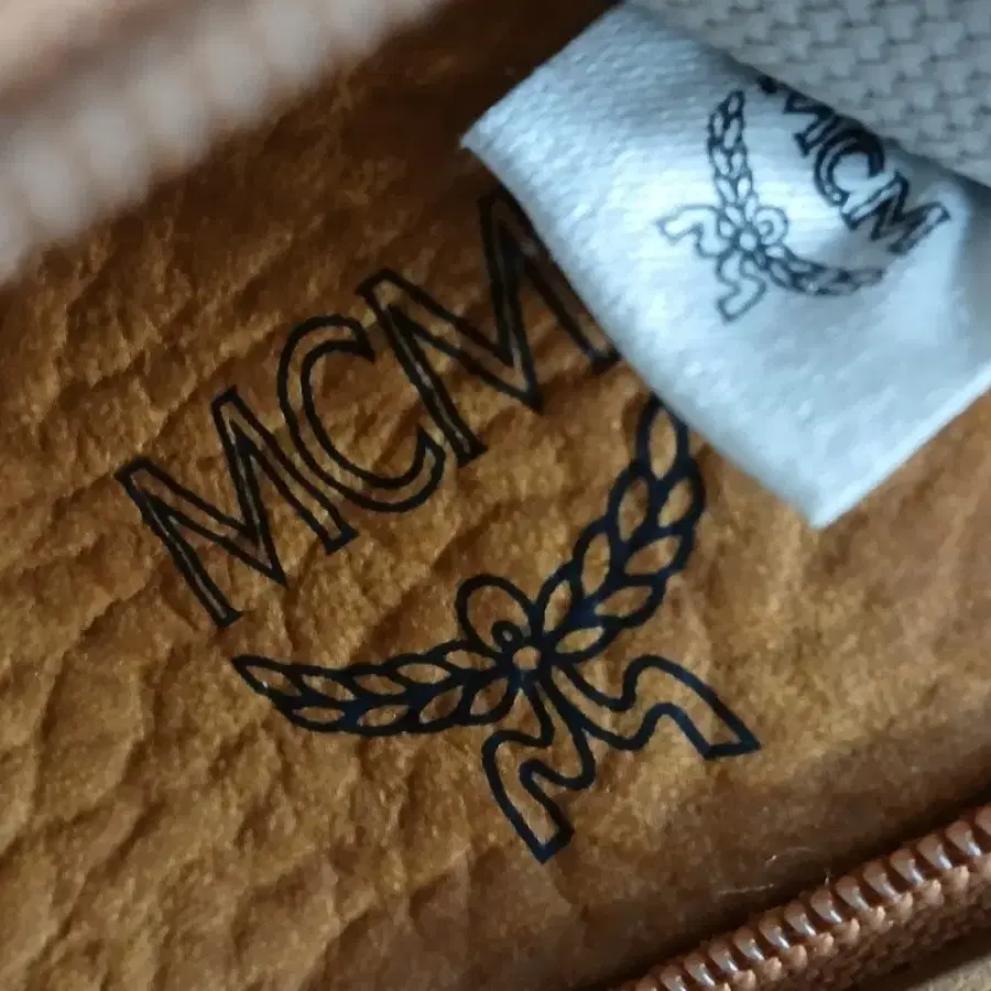 MCM 숄더백