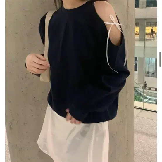 ribbon point off-shoulder MTM - navy 제니오