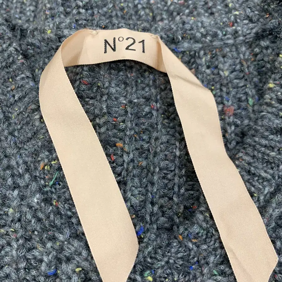 N21 브이넥 언발란스 니트