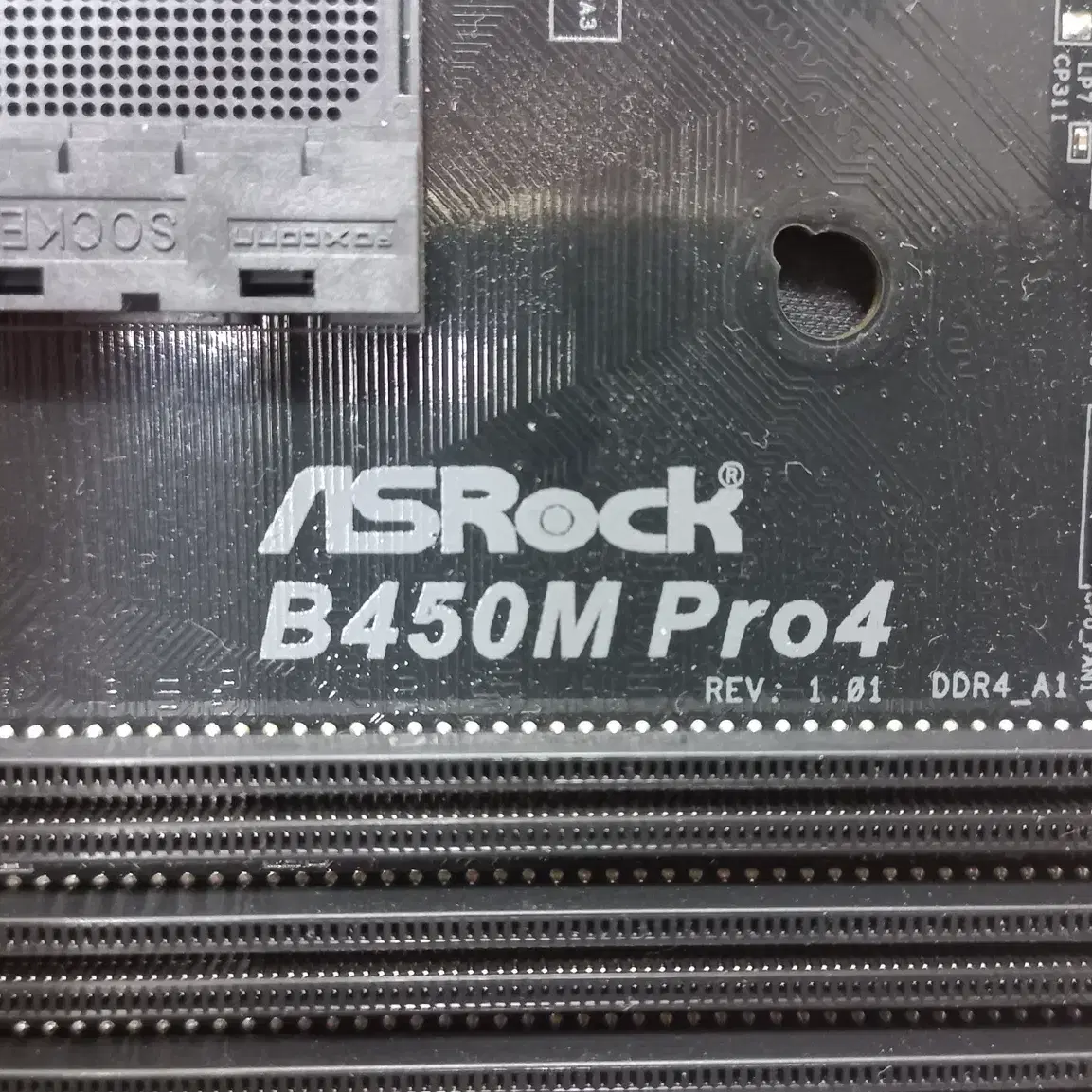 asrock b450m pro4 메인보드 팝니다.