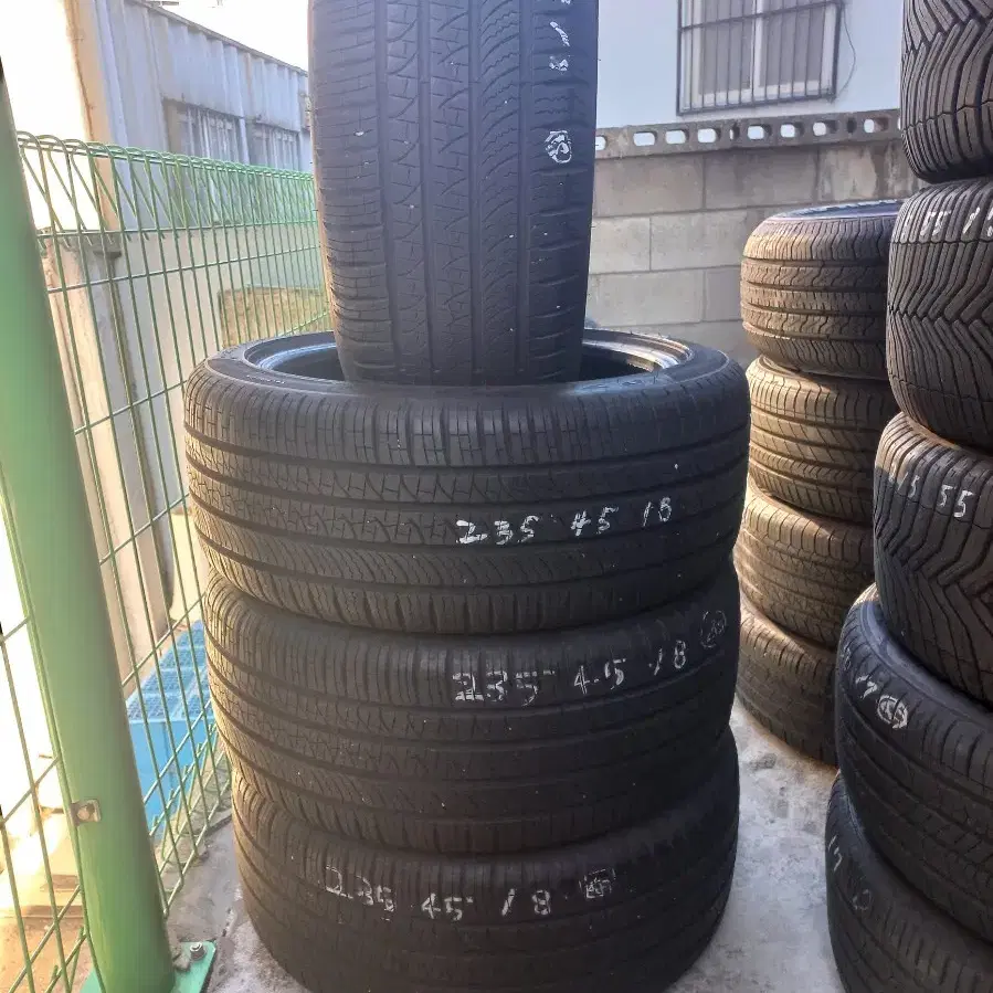 피렐리 피제로 235/45R18