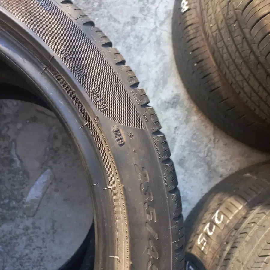 피렐리 피제로 235/45R18