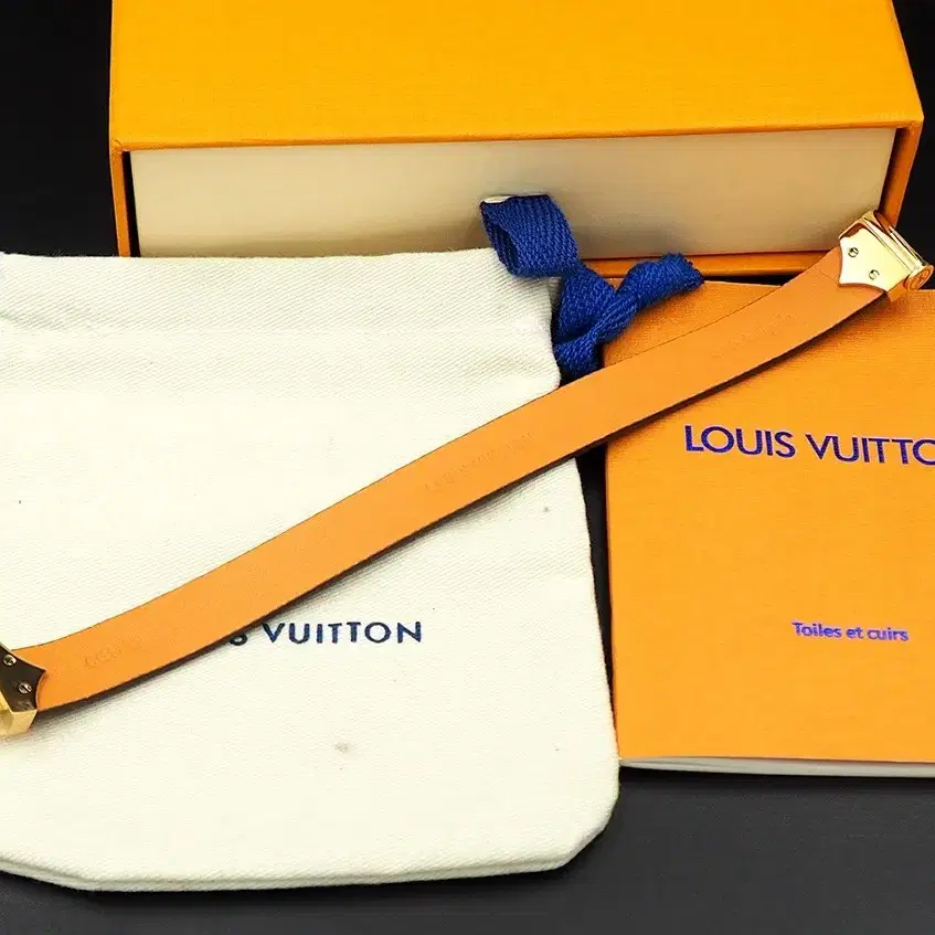 루이비통 Louis Vuitton 팔찌