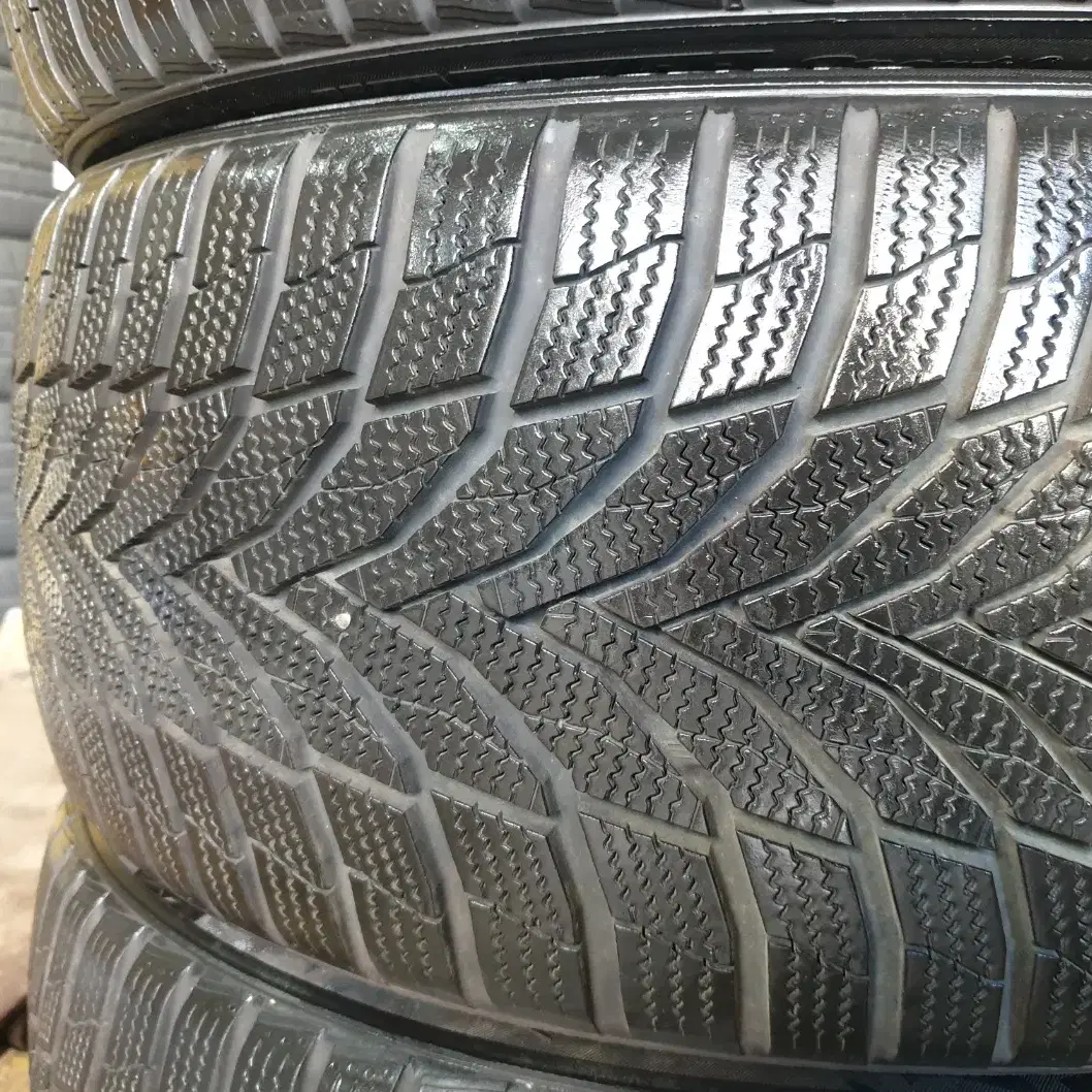 중고타이어 넥센타이어 윈가드스포츠2 245/40R19 4개 한대분 세트