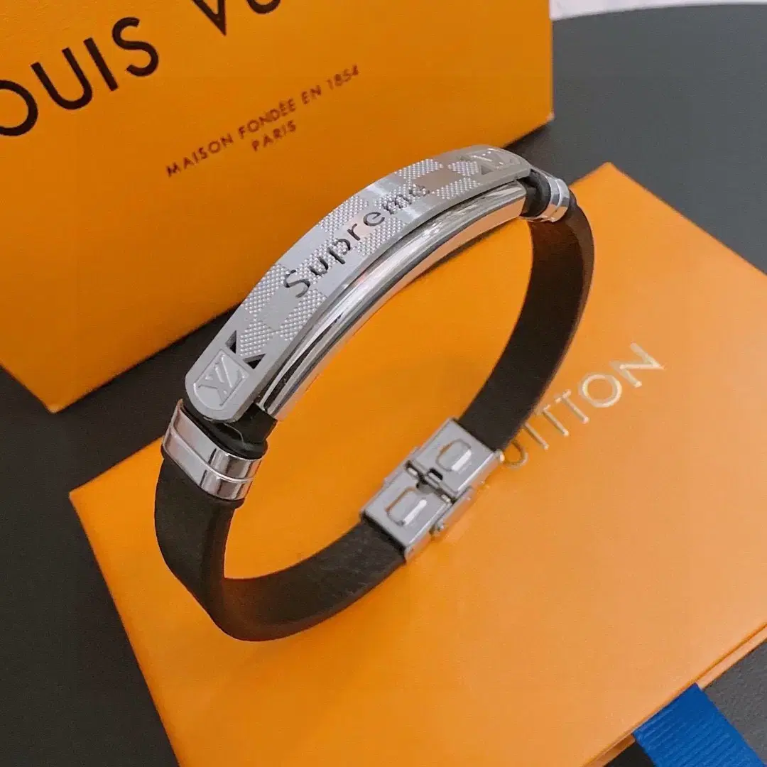 루이비통 Louis Vuitton 팔찌