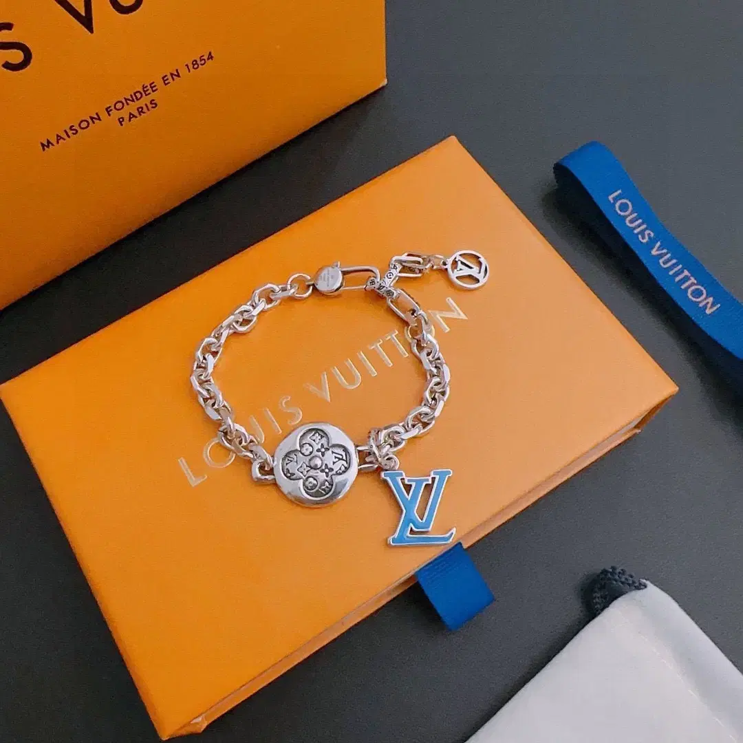 루이비통 Louis Vuitton 팔찌