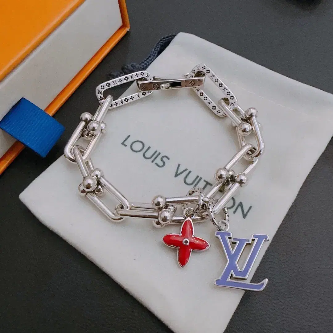 루이비통 Louis Vuitton 팔찌