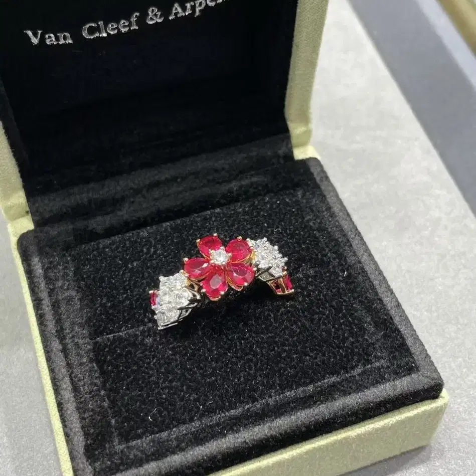 해외 구매Van Cleef & Arpels반클리프 아펠 반지 6호