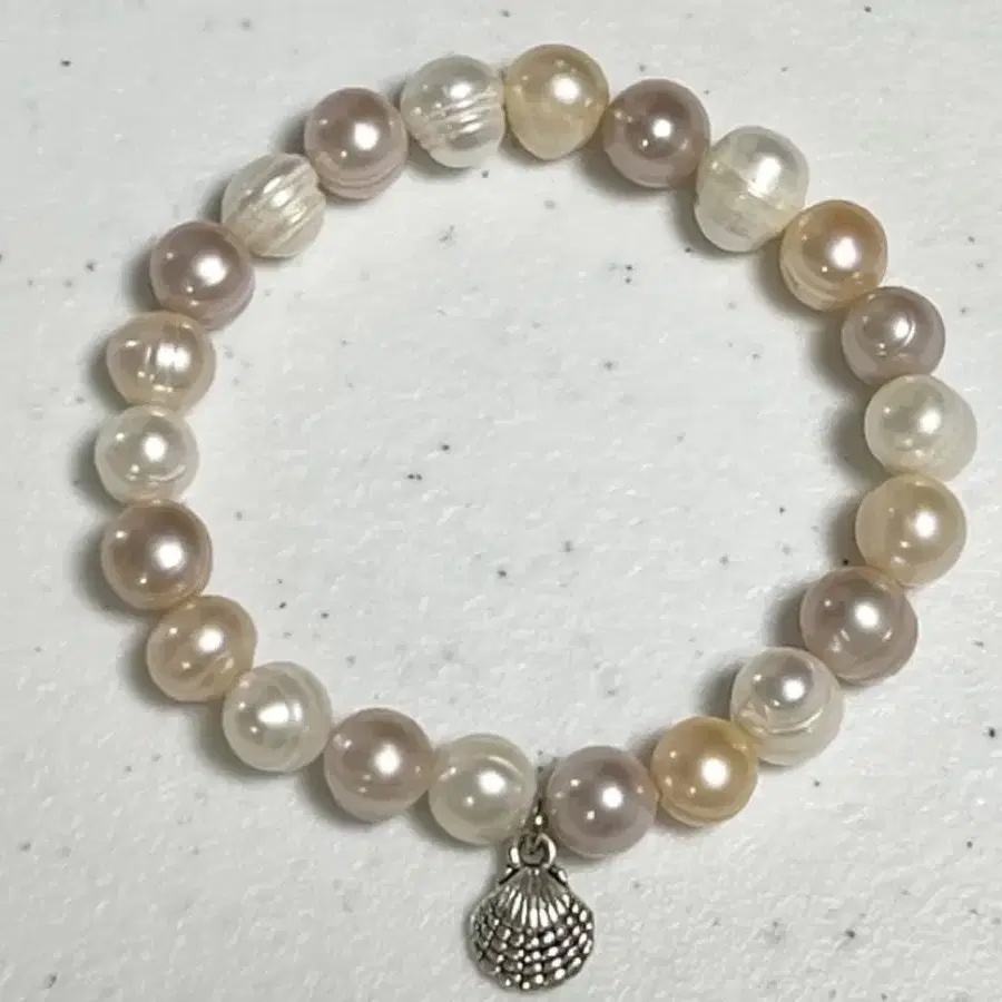 peal * shell bracelet