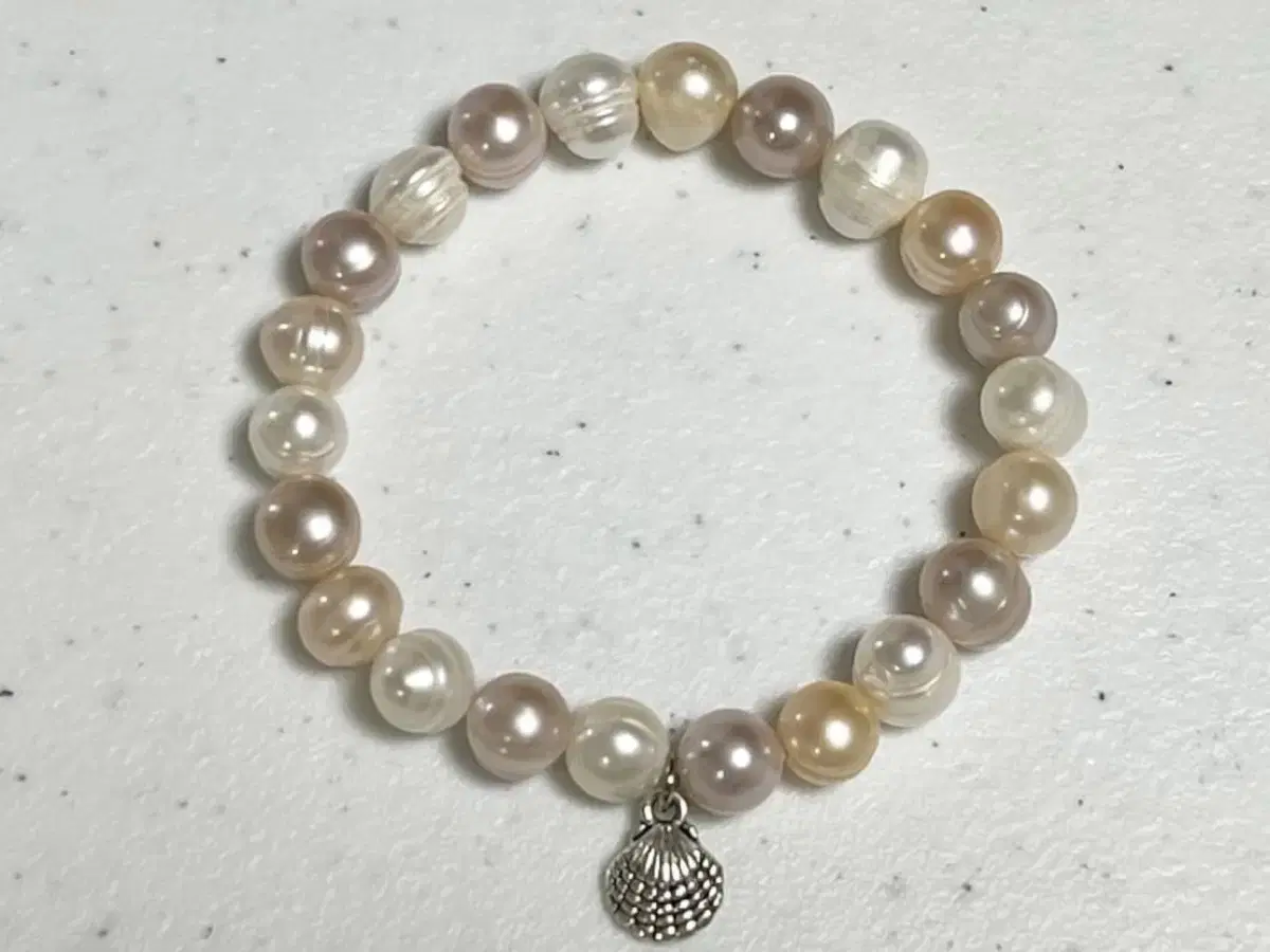 peal * shell bracelet