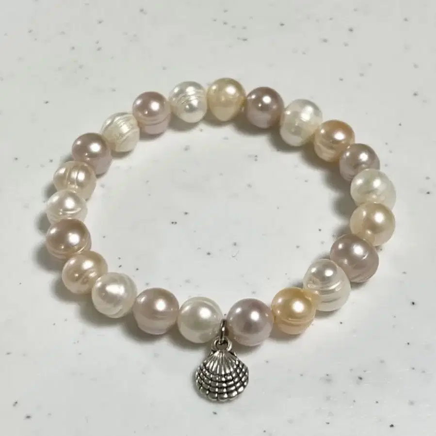 peal * shell bracelet