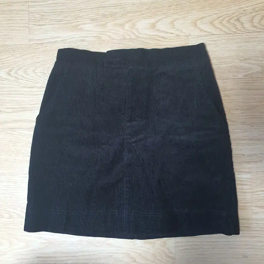 닉앤니콜 CORDUROY MINI SKIRT 블랙 스커트 코듀로이 스커트