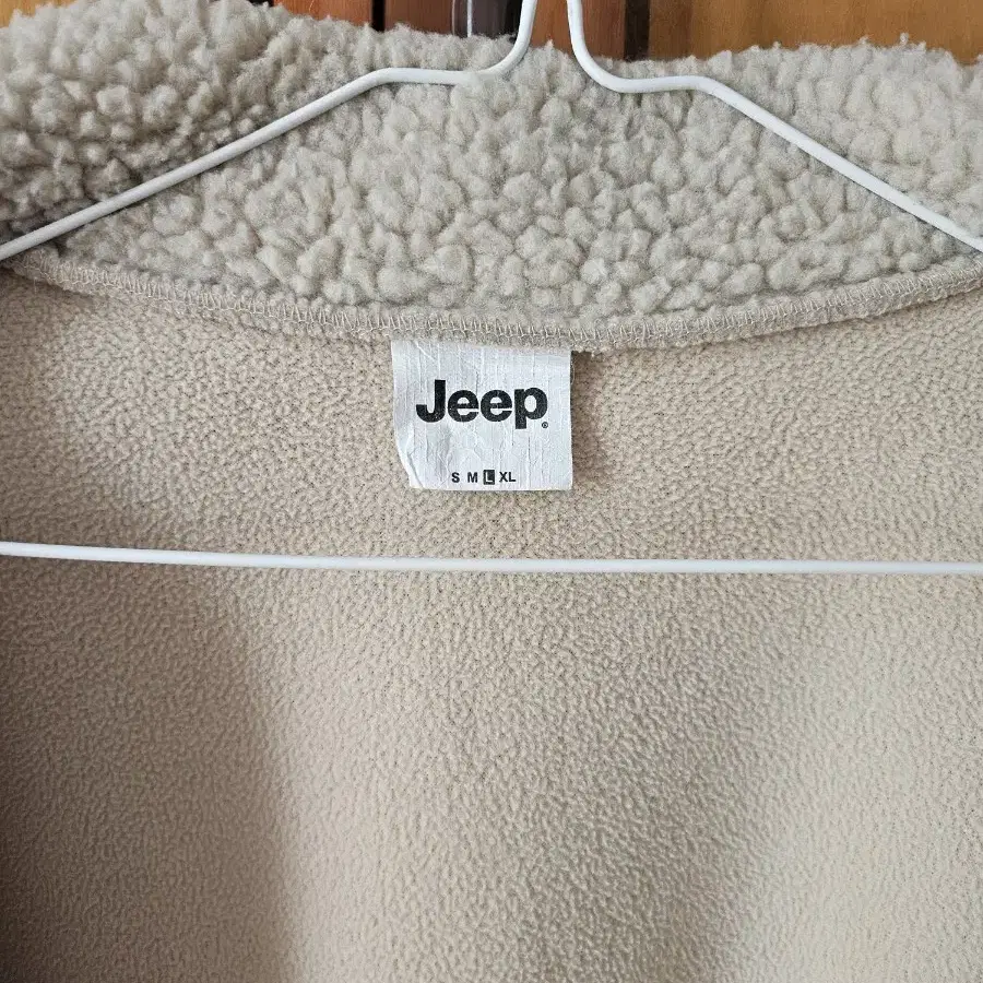 Jeep L(100)