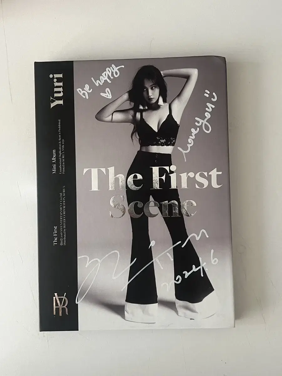 Girls' Generation yuri autographed album