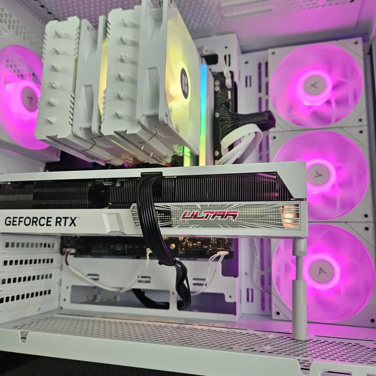 9800x3d, rtx4080 super 화이트 본체